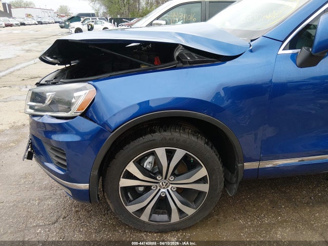 44740888 :رقم المزاد ، WVGRF7BP4HD005937 vin ، 2017 Volkswagen Touareg V6 Wolfsburg Edition مزاد بيع