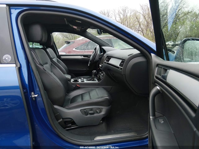 44740888 :رقم المزاد ، WVGRF7BP4HD005937 vin ، 2017 Volkswagen Touareg V6 Wolfsburg Edition مزاد بيع