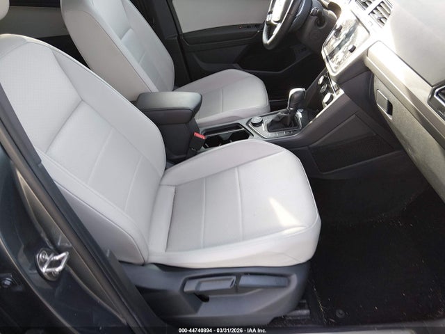 2018 Volkswagen Tiguan 2.0t Se/2.0t Sel მანქანა იყიდება აუქციონზე, vin: 3VV2B7AX1JM146723, აუქციონის ნომერი: 44740894