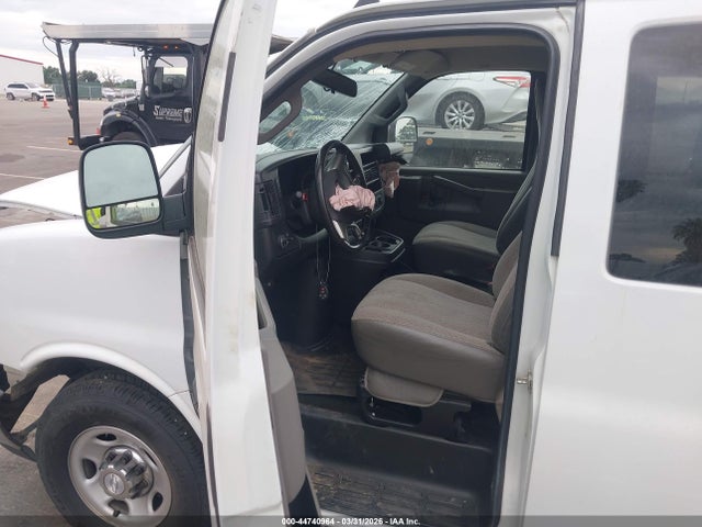 1GAZGPFGXH1340545 Chevrolet Express 3500 Lt