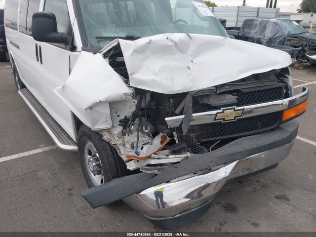 1GAZGPFGXH1340545 Chevrolet Express 3500 Lt