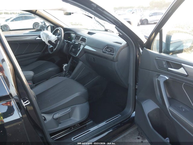 Продаж на аукціоні авто 2023 Volkswagen Tiguan 2.0t Se R-line Black, vin: 3VVCB7AX1PM127201, номер лоту: 44741010
