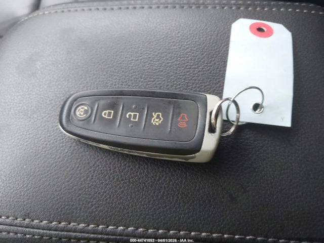 44741052 :رقم المزاد ، 1FMCU9JX8GUC21135 vin ، 2016 Ford Escape Titanium مزاد بيع