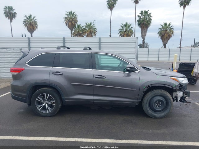 Toyota Highlander Le Plus 2017 5TDBZRFH3HS388284 Image 14