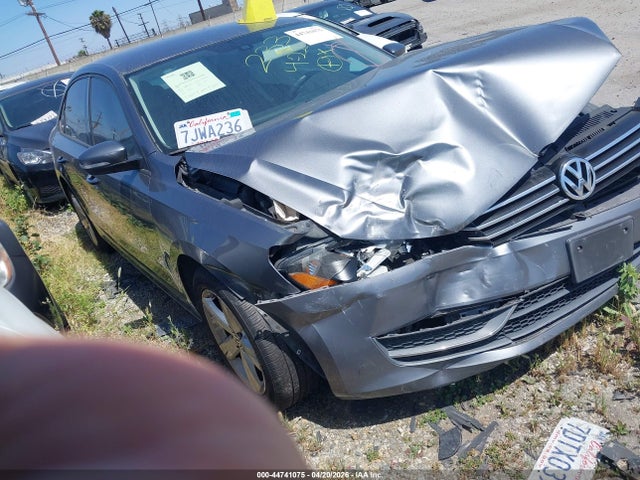 2015 VOLKSWAGEN PASSAT 1VWAT7A3XFC008169