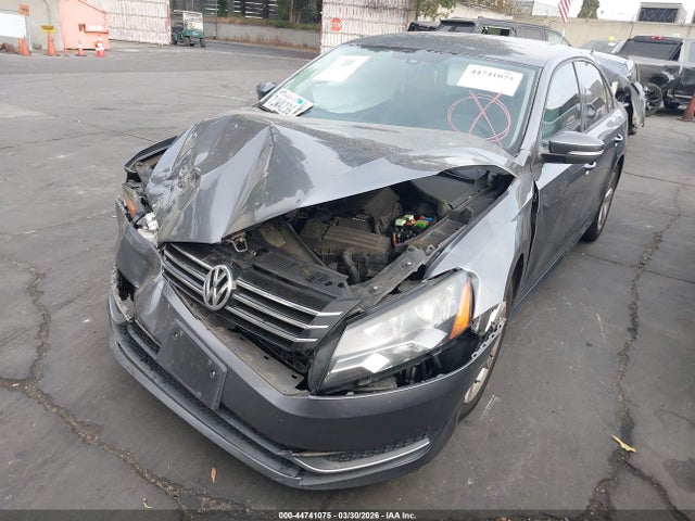 2015 Volkswagen Passat 1.8t S მანქანა იყიდება აუქციონზე, vin: 1VWAT7A3XFC008169, აუქციონის ნომერი: 44741075