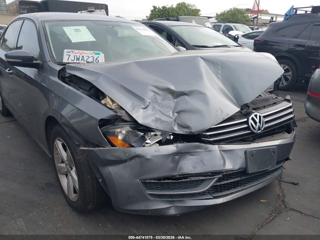 2015 Volkswagen Passat 1.8t S მანქანა იყიდება აუქციონზე, vin: 1VWAT7A3XFC008169, აუქციონის ნომერი: 44741075