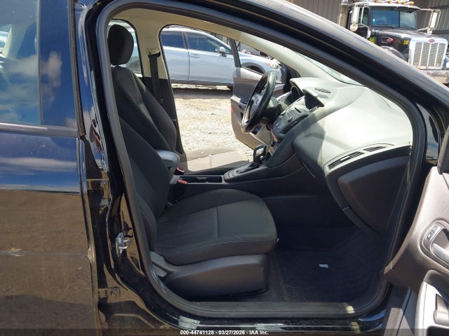 1FADP3F26HL263858 Ford FOCUS SE