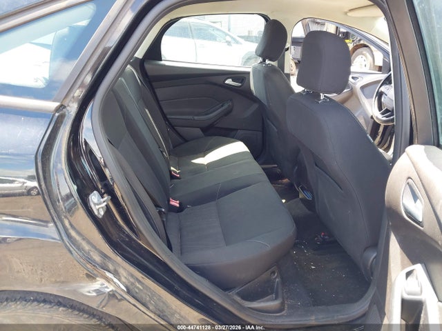 1FADP3F26HL263858 Ford FOCUS SE