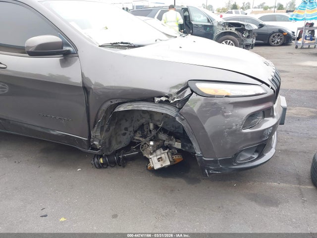 1C4PJLCB6JD588037 Jeep Cherokee Latitude Tech Connect Fwd