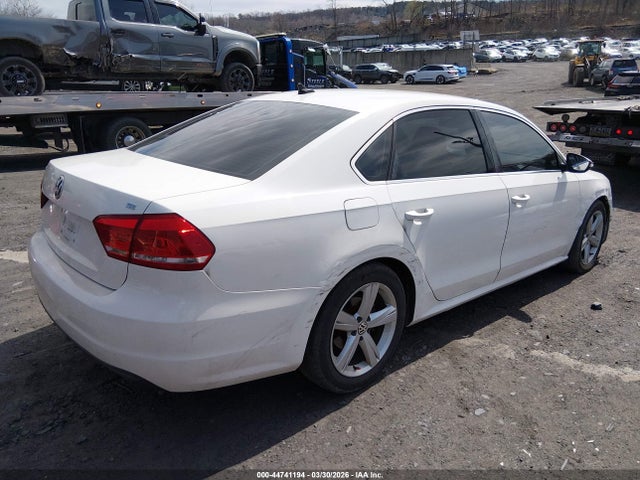 2012 Volkswagen Passat 2.5l Se მანქანა იყიდება აუქციონზე, vin: 1VWBP7A3XCC064181, აუქციონის ნომერი: 44741194