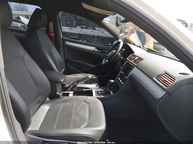 2012 Volkswagen Passat 2.5l Se მანქანა იყიდება აუქციონზე, vin: 1VWBP7A3XCC064181, აუქციონის ნომერი: 44741194
