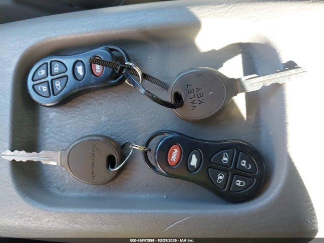 Продажа на аукционе авто 2001 Chrysler Town & Country Lxi, vin: 2C8GP54LX1R325529, номер лота: 44741258