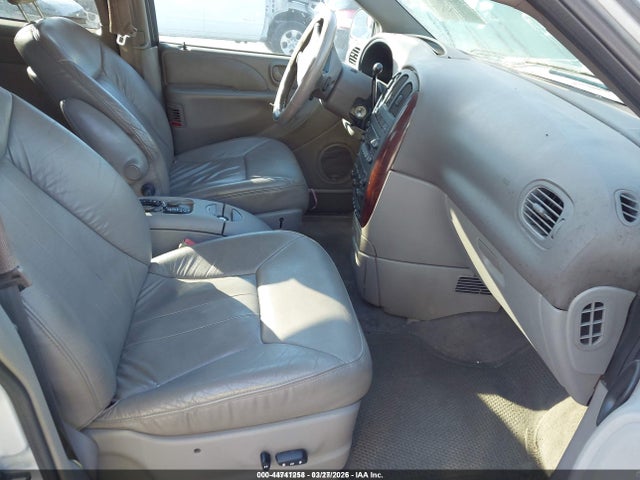 Продажа на аукционе авто 2001 Chrysler Town & Country Lxi, vin: 2C8GP54LX1R325529, номер лота: 44741258