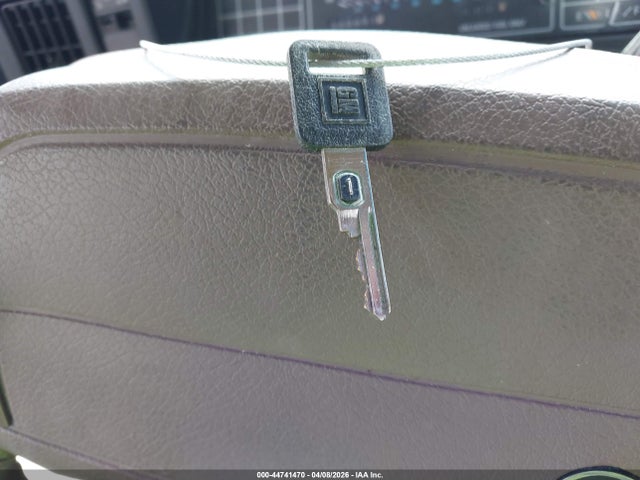 44741470 :رقم المزاد ، 1G4HP53LXNH520700 vin ، 1992 Buick Lesabre Custom مزاد بيع