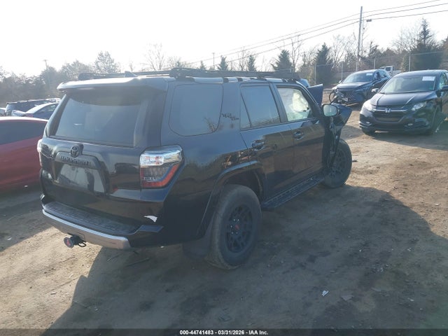 2020 TOYOTA 4RUNNER JTEBU5JR6L5773890 Photo 3