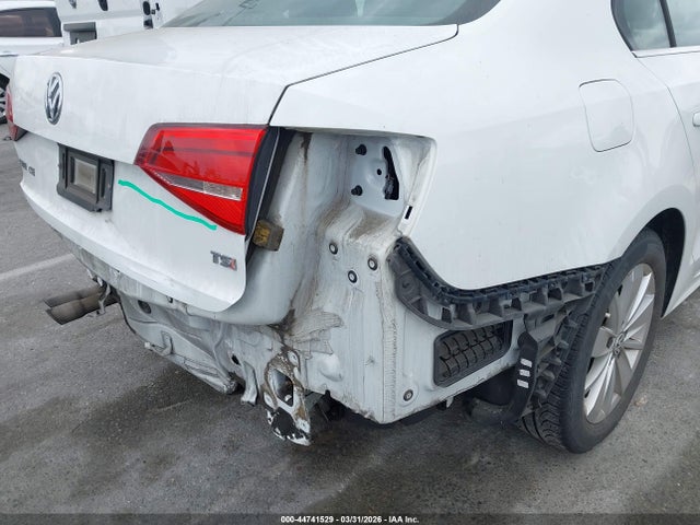 3VWD17AJ0FM238402 Volkswagen Jetta 1.8t Se