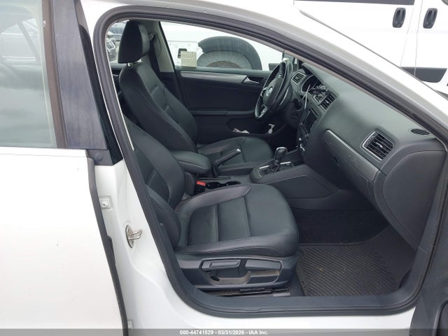 3VWD17AJ0FM238402 Volkswagen Jetta 1.8t Se