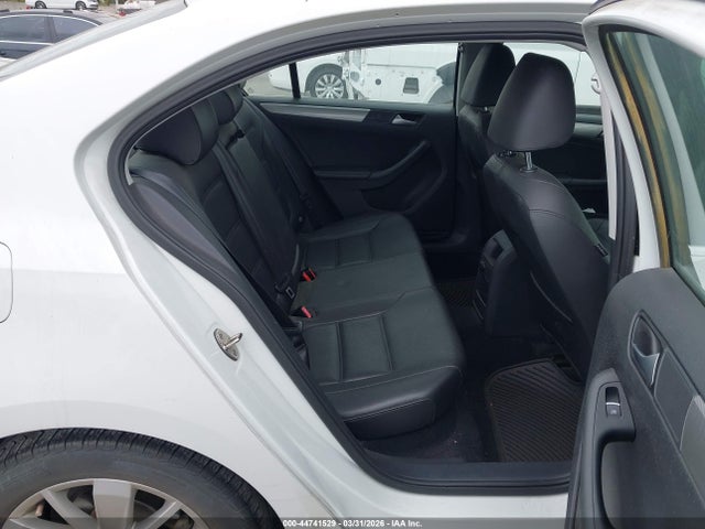 3VWD17AJ0FM238402 Volkswagen Jetta 1.8t Se