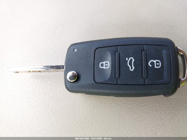 2012 VOLKSWAGEN PASSAT 1VWCH7A39CC044988 Photo 10