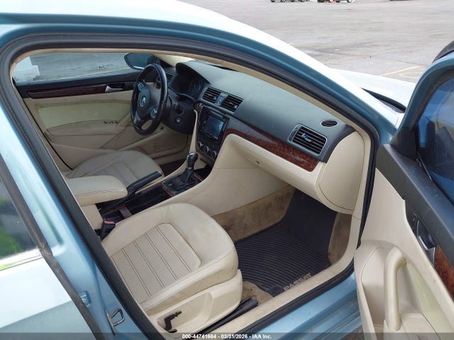 2012 VOLKSWAGEN PASSAT 1VWCH7A39CC044988 Photo 4