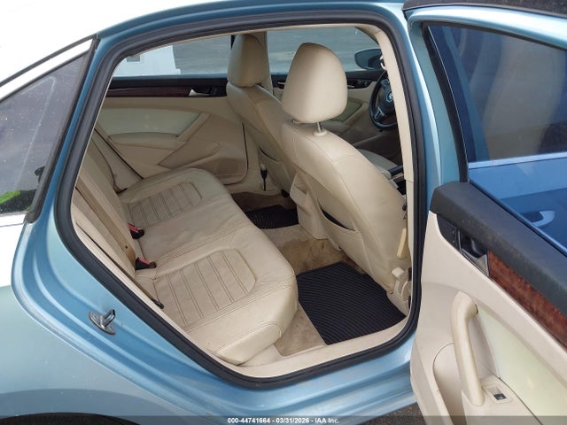 2012 VOLKSWAGEN PASSAT 1VWCH7A39CC044988 Photo 7