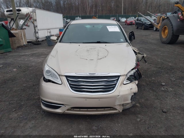 2014 Chrysler 200 Lx მანქანა იყიდება აუქციონზე, vin: 1C3CCBAB6EN168580, აუქციონის ნომერი: 44741665