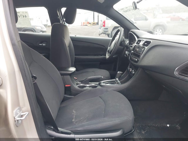 2014 Chrysler 200 Lx მანქანა იყიდება აუქციონზე, vin: 1C3CCBAB6EN168580, აუქციონის ნომერი: 44741665