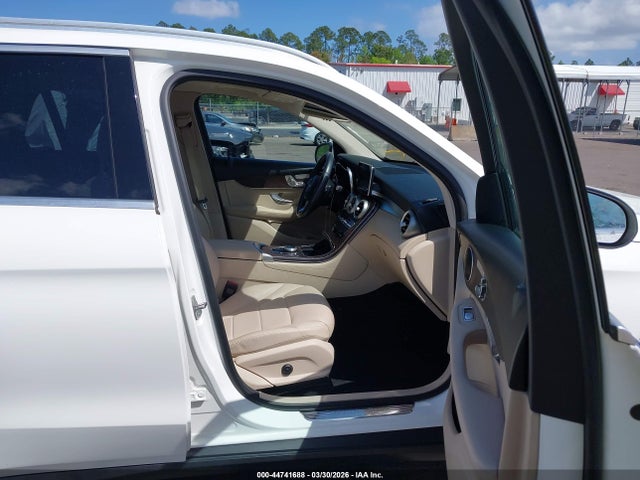 44741688 :رقم المزاد ، WDC0G4JB6K1000871 vin ، 2019 Mercedes-benz Glc 300 مزاد بيع