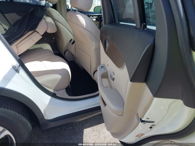 44741688 :رقم المزاد ، WDC0G4JB6K1000871 vin ، 2019 Mercedes-benz Glc 300 مزاد بيع