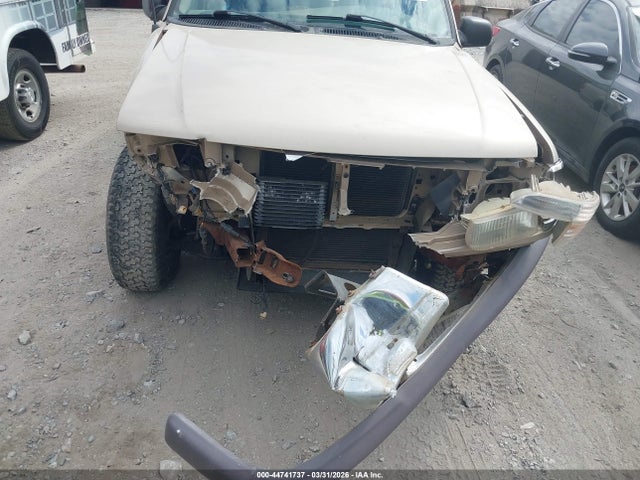 1997 Ford Explorer Eddie Bauer/limited/xl/xlt მანქანა იყიდება აუქციონზე, vin: 1FMDU34E2VUB87038, აუქციონის ნომერი: 44741737