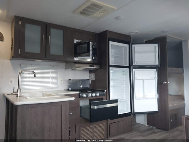 44741747 :رقم المزاد ، 4X4TSMB2XKA324044 vin ، 2019 Salem Other مزاد بيع