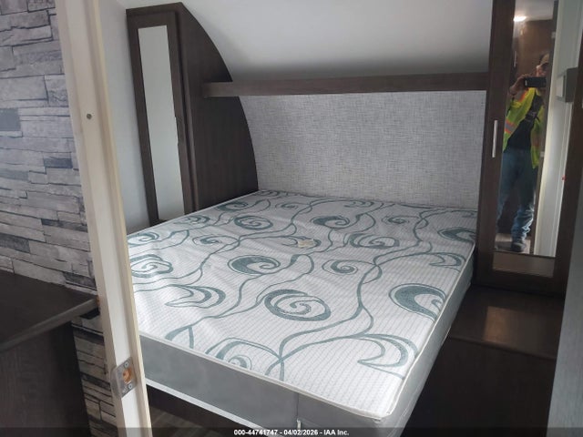 44741747 :رقم المزاد ، 4X4TSMB2XKA324044 vin ، 2019 Salem Other مزاد بيع