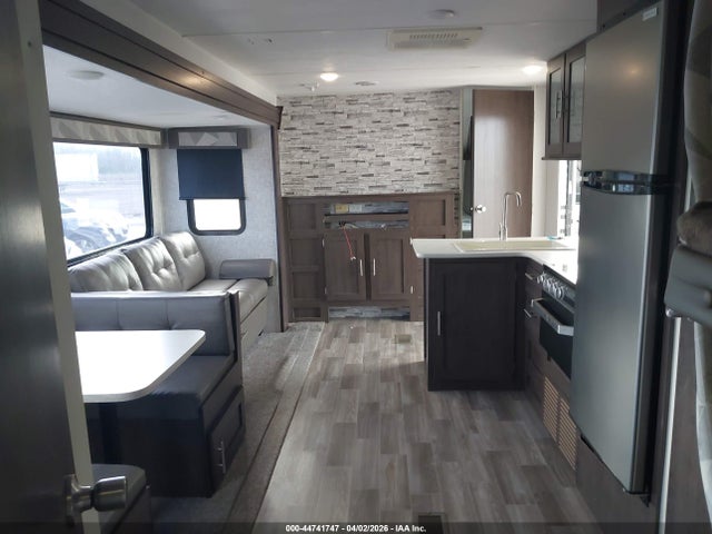 44741747 :رقم المزاد ، 4X4TSMB2XKA324044 vin ، 2019 Salem Other مزاد بيع