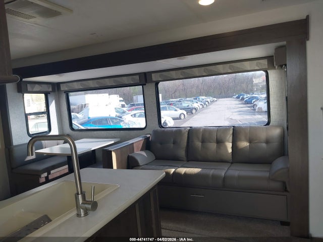 44741747 :رقم المزاد ، 4X4TSMB2XKA324044 vin ، 2019 Salem Other مزاد بيع
