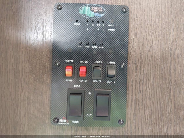 44741747 :رقم المزاد ، 4X4TSMB2XKA324044 vin ، 2019 Salem Other مزاد بيع
