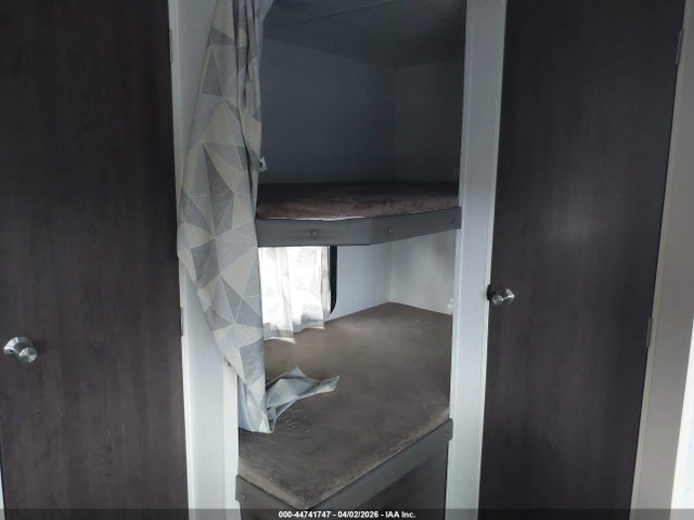 44741747 :رقم المزاد ، 4X4TSMB2XKA324044 vin ، 2019 Salem Other مزاد بيع
