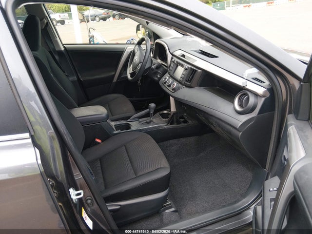 JTMZFREV1JJ202212 Toyota RAV4 LE