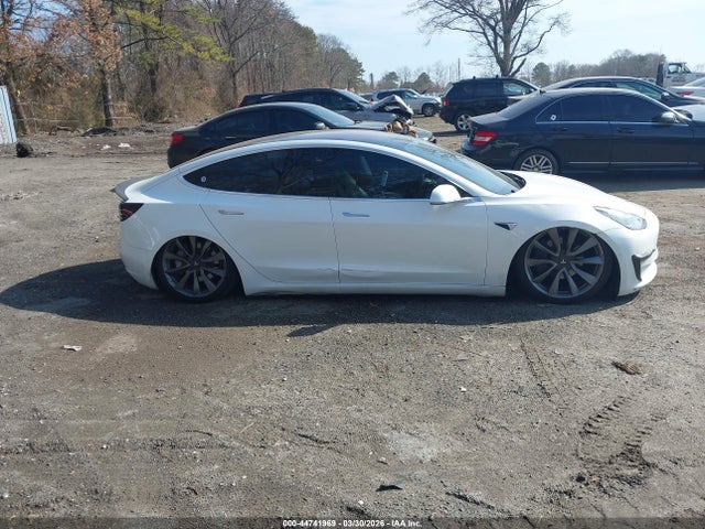 5YJ3E1EA0JF005823 Tesla Model 3 Long Range/mid Range