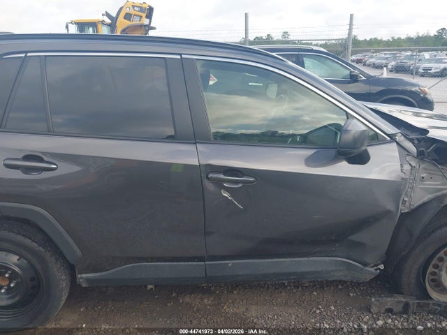 JTMH1RFV1KJ011884 Toyota RAV4 LE