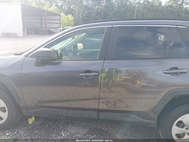 JTMH1RFV1KJ011884 Toyota RAV4 LE