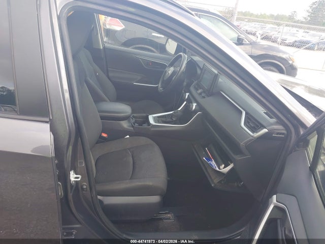 JTMH1RFV1KJ011884 Toyota RAV4 LE