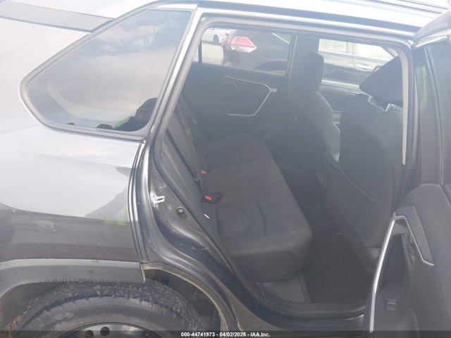 JTMH1RFV1KJ011884 Toyota RAV4 LE