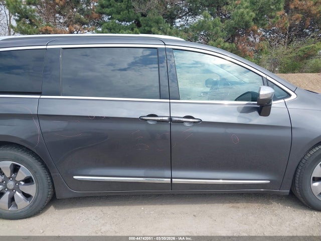 Продажа на аукционе авто 2018 Chrysler Pacifica Hybrid Limited, vin: 2C4RC1N75JR105201, номер лота: 44742051