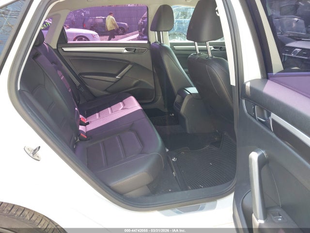 Продаж на аукціоні авто 2017 Volkswagen Passat 1.8t R-line, vin: 1VWDT7A39HC065639, номер лоту: 44742055