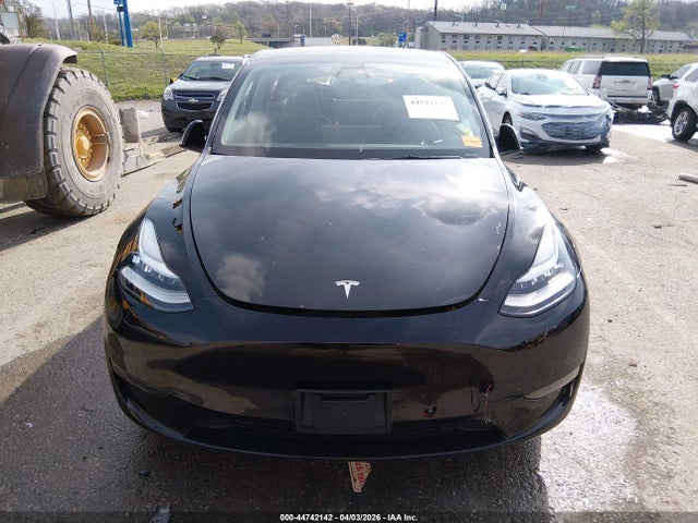 2022 Tesla Model Y Long Range Dual Motor All-wheel Drive მანქანა იყიდება აუქციონზე, vin: 7SAYGDEE4NF315759, აუქციონის ნომერი: 44742142