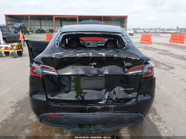 2022 Tesla Model Y Long Range Dual Motor All-wheel Drive მანქანა იყიდება აუქციონზე, vin: 7SAYGDEE4NF315759, აუქციონის ნომერი: 44742142