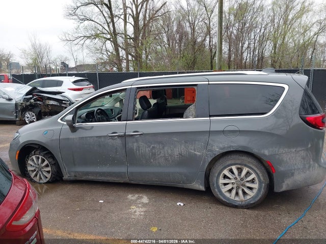 2021 Chrysler Pacifica Hybrid Touring L მანქანა იყიდება აუქციონზე, vin: 2C4RC1L75MR605964, აუქციონის ნომერი: 44742216