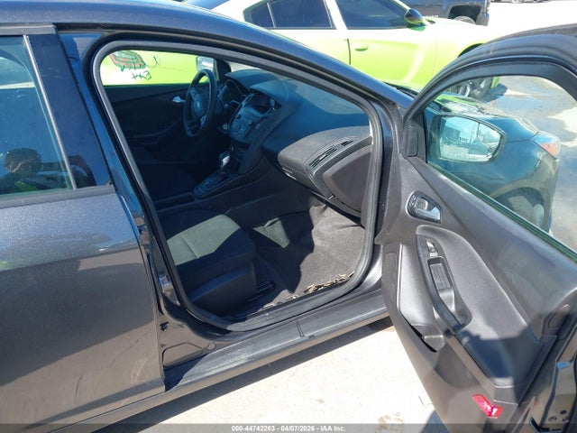 44742263 :رقم المزاد ، 1FADP3F2XJL311299 vin ، 2018 Ford Focus Se مزاد بيع