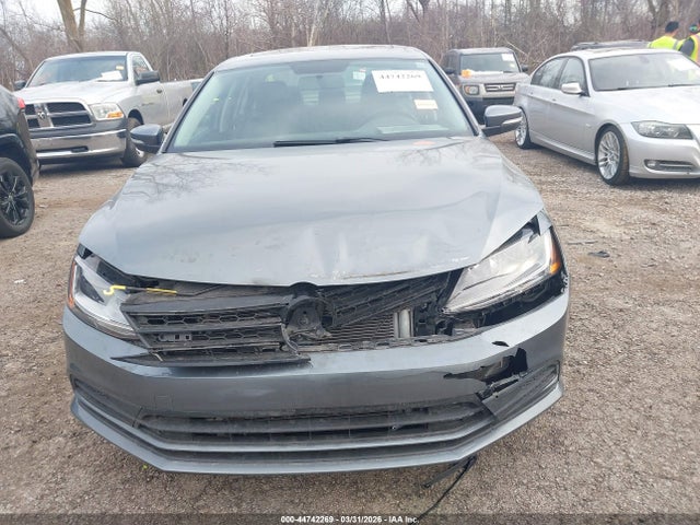44742269 :رقم المزاد ، 3VWB67AJ7JM243582 vin ، 2018 Volkswagen Jetta 1.4t Se/1.4t Wolfsburg Edition مزاد بيع